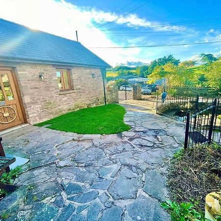 Вилла Stone Built Barn In A Beautiful Rural Setting Llangwm-Isaf Экстерьер фото