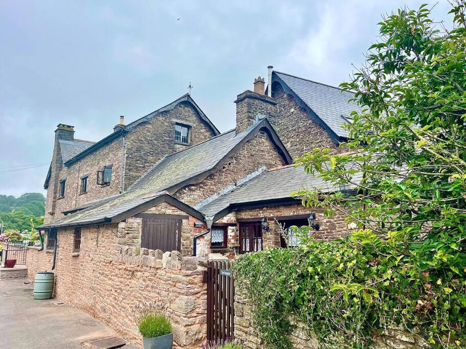 Вилла Stone Built Barn In A Beautiful Rural Setting Llangwm-Isaf Экстерьер фото